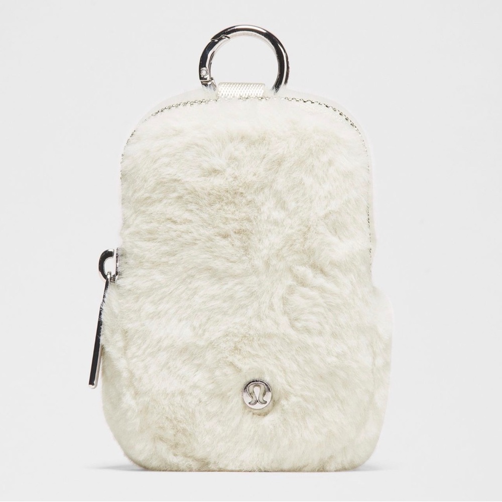🆕 LULULEMON Clippable Nano Pouch Plush Fleece Bone/Silver NWT